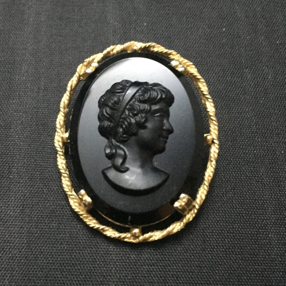 Vintage Cameo Brooch - Picture 3 of 5